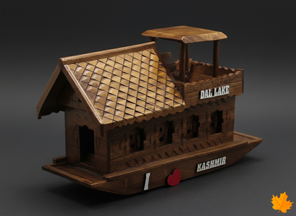 Houseboat Showpiece