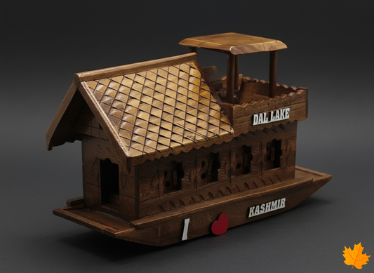 Houseboat Showpiece